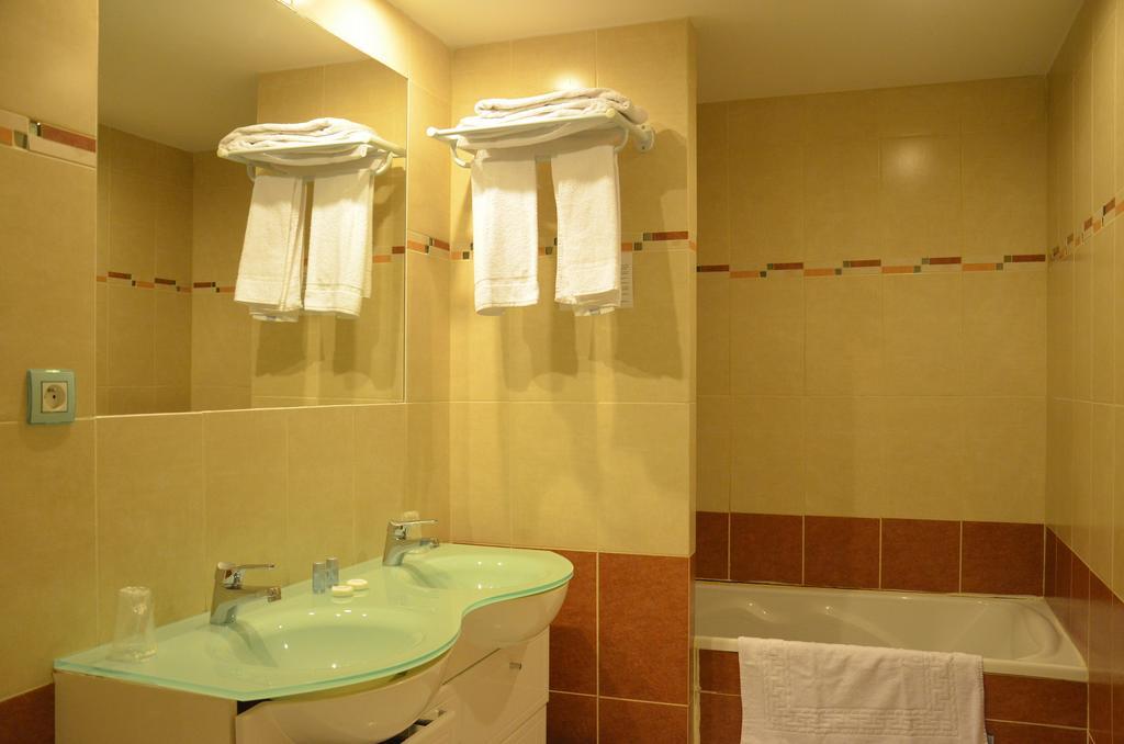 Auberge De Bonpas Logis De France Hotel Avignon Cameră foto